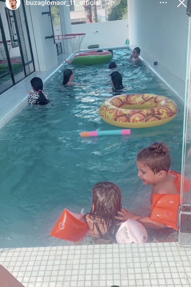 הבריכה בבית משפחת בוזגלו