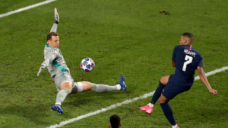 מנואל נוייר עוצר את אמבפה