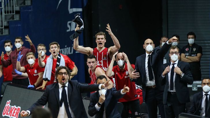 הספסל של באיירן מינכן חוגג באיסטנבול