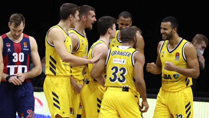 שחקני אלבה ברלין חוגגים