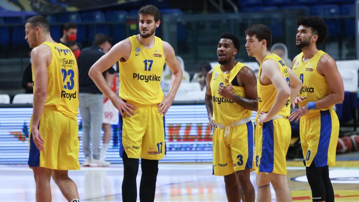 שחקני מכבי תל אביב מאוכזבים