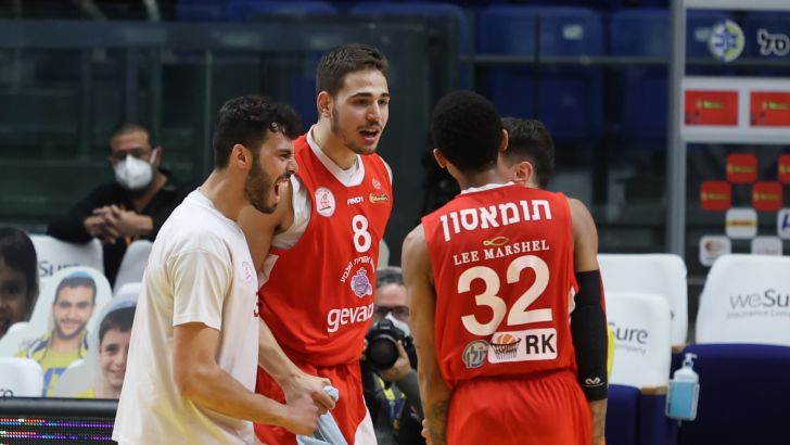 שחקני הפועל גלבוע/גליל חוגגים