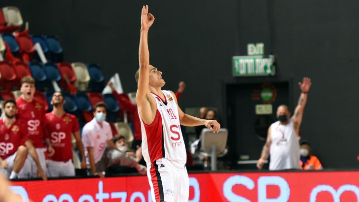 ים מדר חוגג