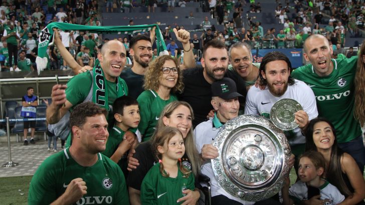 עופרי ארד ובני משפחתו