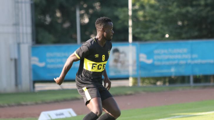 אדווין ג׳אסי. בכורה בצהוב-שחור