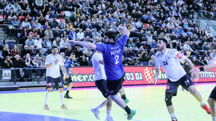 שניר נציה במדי נבחרת ישראל