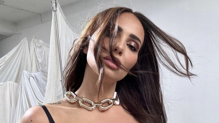 חושפת, ולא בפעם הראשונה