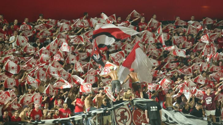 הפרדה ביציעים. אוהדי הפועל בפעולה