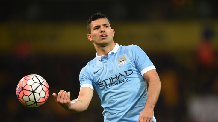 אגוארו. ניער 4 שחקני הגנה וכבש