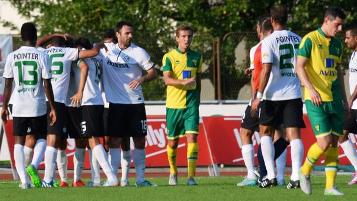 שחקני חיפה חוגגים את השער