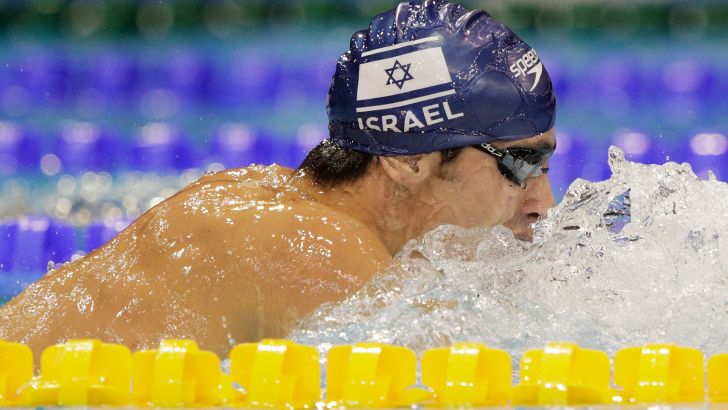 טומרקין. מדלייה ראשונה בבריכות קצרות