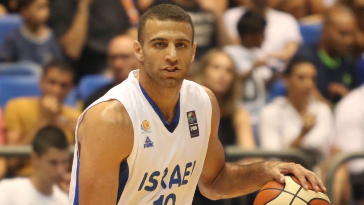 לימונד באימון הנבחרת. יקירו של המאמן