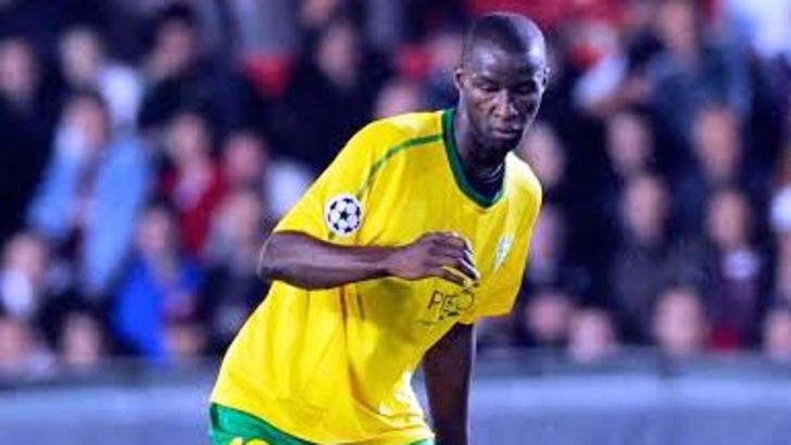 מומודו סיסאיי. ייפגש עם דורה ואוסידון ויחתום