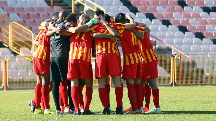 שחקני אשדוד חוגגים. בדרך חזרה לליגת העל