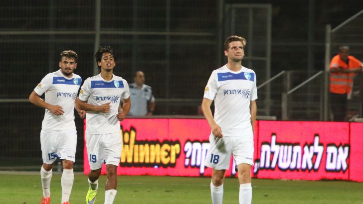 פאנקה (מימין) כבר מסתכל על האתגר הבא