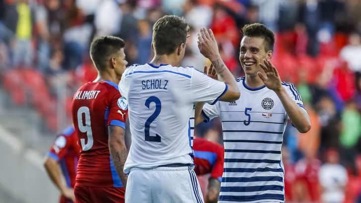 שולץ וקונדסן חוגגים