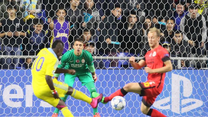 פוקסי מנסה להכניע את מוסלרה