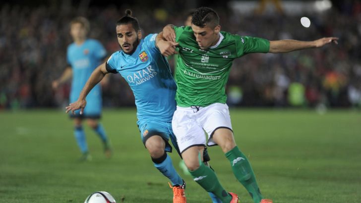 דאגלס נאבק עם טאפיה האלמוני. לא היה משחק קל