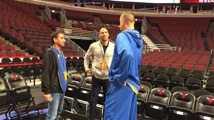 פארקר מתקשקש עם וויצ'יץ'. השניים היו שותפים לשתי טבעות