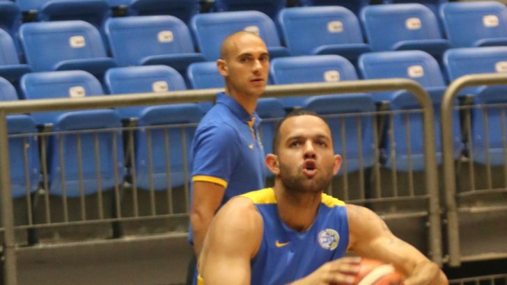 פרמאר. מעמיס את הקבוצה על הגב