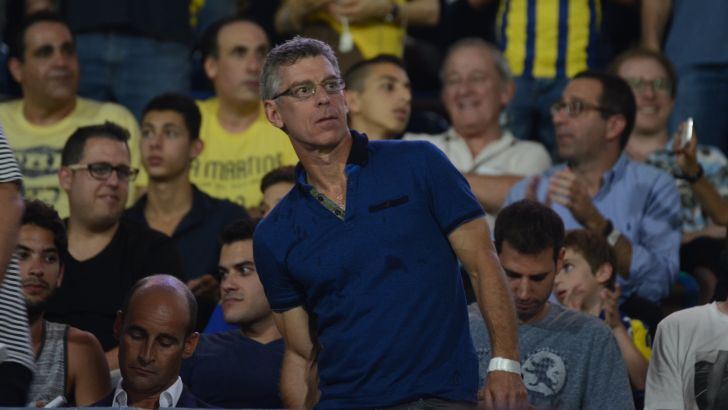 גולדהאר. התחיל להסתכל רחוק