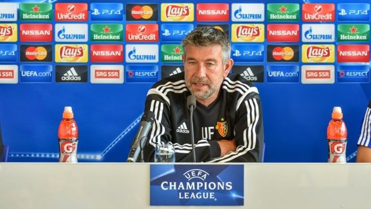 פישר במסיבת העיתונאים. לא מתייחס למפגשי העבר