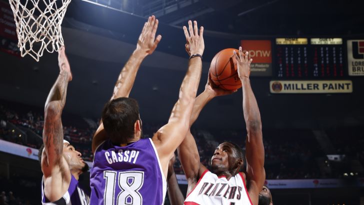 כספי חוסם במהלך משחק הבכורה של העונה