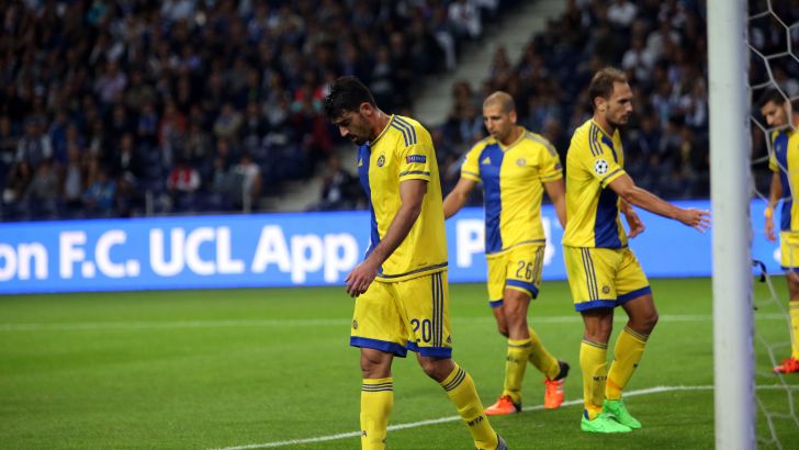 ושוב התמונות עם הראשים השפופים. מתי השחקנים שלנו יתבגרו?