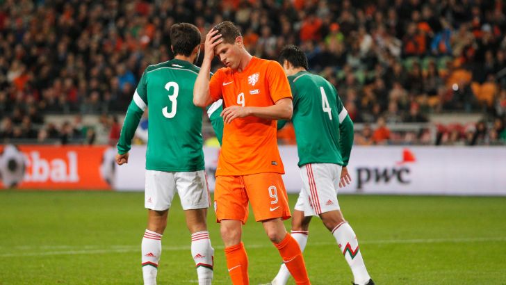 הונטלאר תופס את הראש. זקוקים לנס