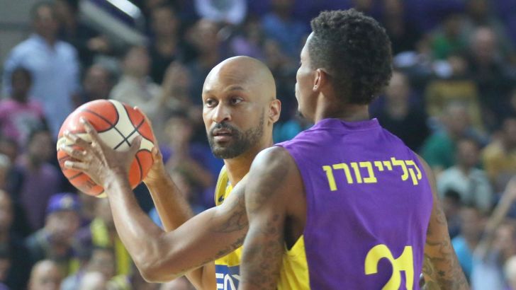 זו שעולה או זו שיורדת? סמית' וקלייבורן