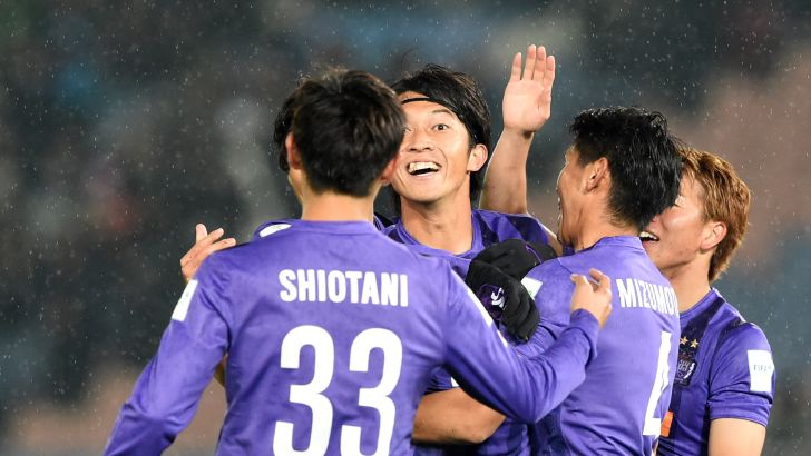 היפנים חוגגים לעיני הקהל המקומי את מקומם בשלב הבא