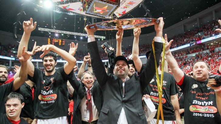 אורי אלון חוגג. תחרות לא פשוטה