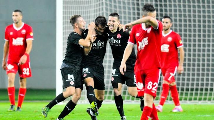 גוטליב חוגג עם אבו איאד. אין כמו לגנוב ניצחון