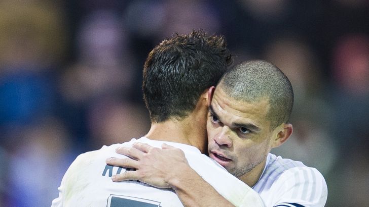 פפה עם רונאלדו באייבר. הוציא זעם