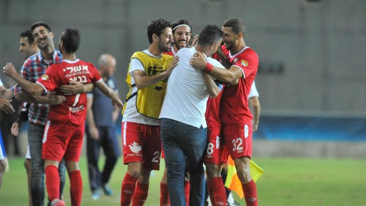 סילבס ושחקניו חוגגים