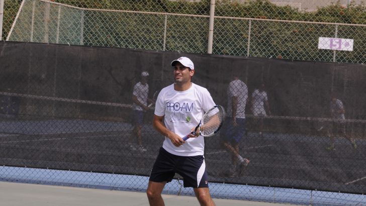 רם. יפגין את כישורי הכדורגל