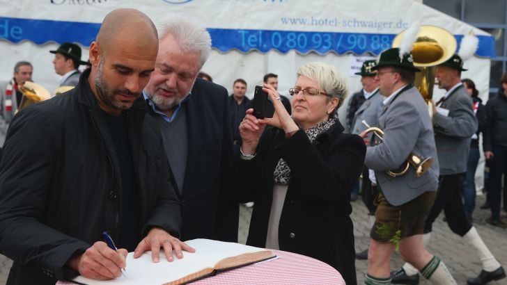 פפ גווארדיולה. מתכנן את העונה הבאה