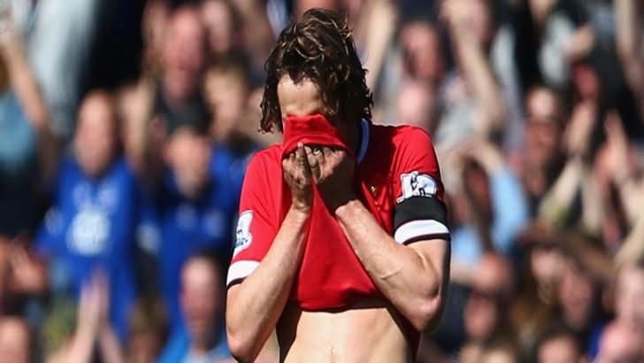 בלינד מעדיף לא להסתכל למציאות בעיניים