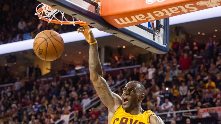 לברון מטביע את הניקס