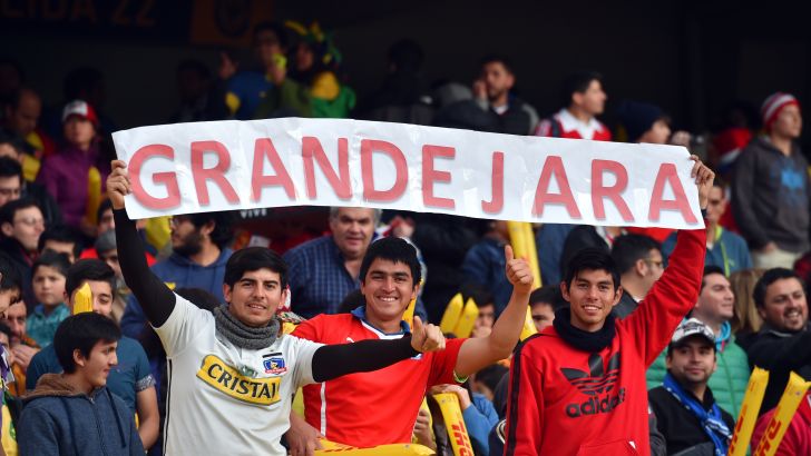 אוהדי צ'ילה תומכים בחארה באימון