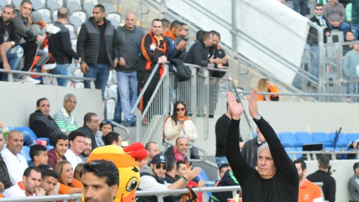 מזרחי מודה לקהל. יוביל לחלק העליון?