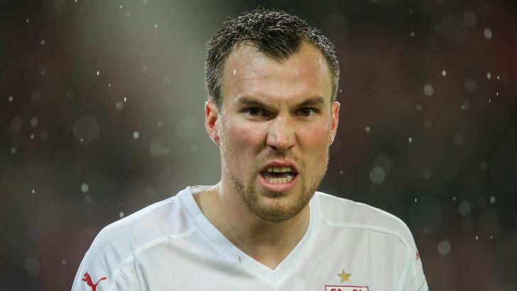 מארח את האקסית