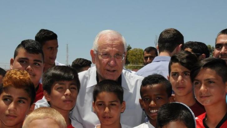 נשיא המדינה עם ילדי העיר בווסרמיל