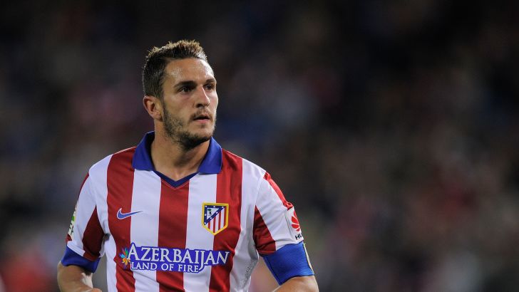 קוקה. סיטי וצ'לסי מחזרות אחריו