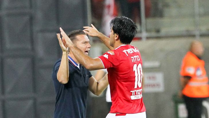 ברדה ובכר חוגגים. ניצחון ראשון באיצטדיון