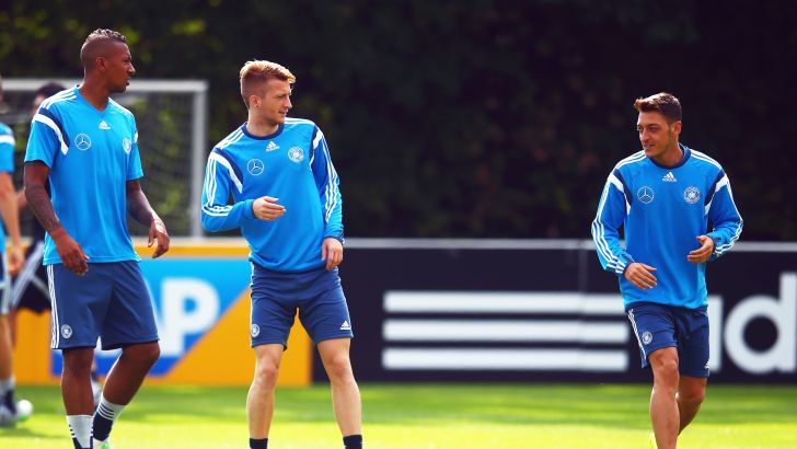 רויס באימון הנבחרת. הגיע פצוע ונשלח הביתה