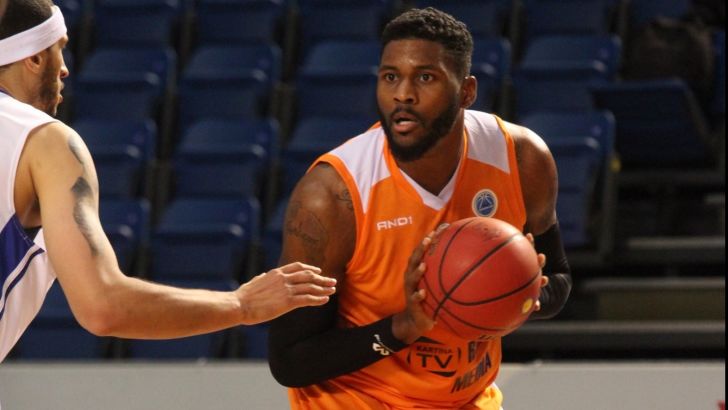 מונרו. ממשיך להצטיין