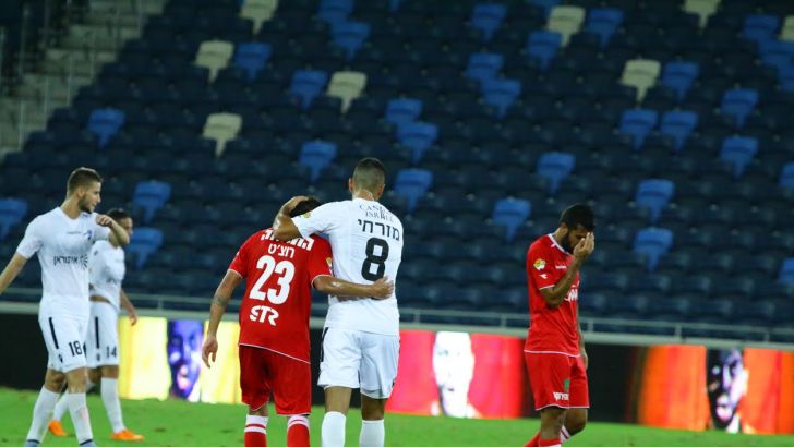 אופיר מזרחי מנחם את אדריאן רוצ'ט