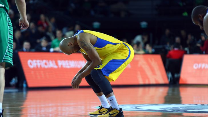 סמית' עם הראש באדמה. לא כמו בעבר