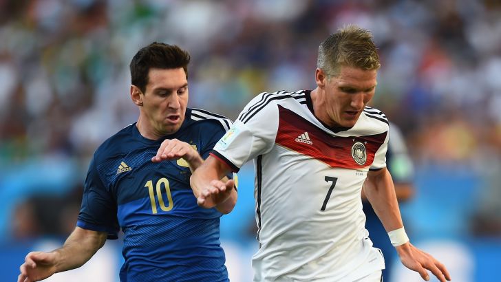 מסי מאחורי שוויינשטייגר. בדירוג זה הפוך